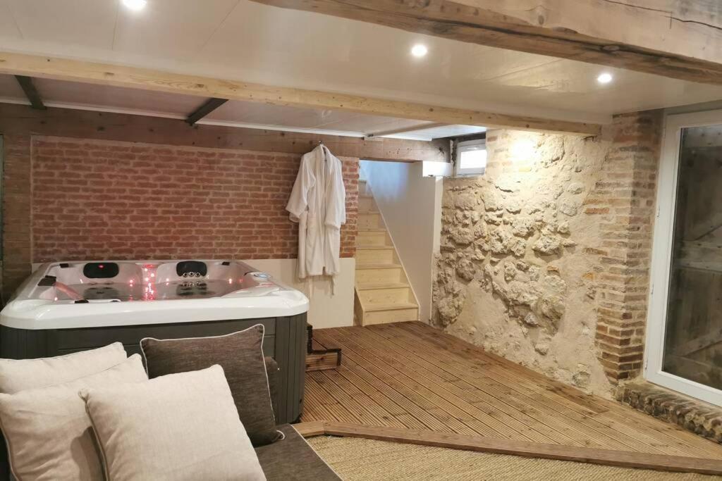 Gite Le Jardin Secret Et Gite Au Temps Suspendu Montpezat  Exterior photo
